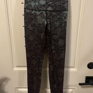 NWOT LULULEMON WUNDER UNDER HR TIGHT 28" * FLOURISH BLACK IRIDESCENT FOIL